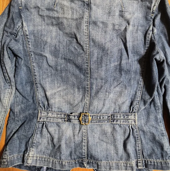 Gap Denim Blue Jean Jacket, Women's Medium, Buttons And Distressed Detail - Picture 12 of 16